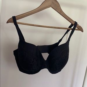 Victoria Secret Black Lace Bra. 34DDD